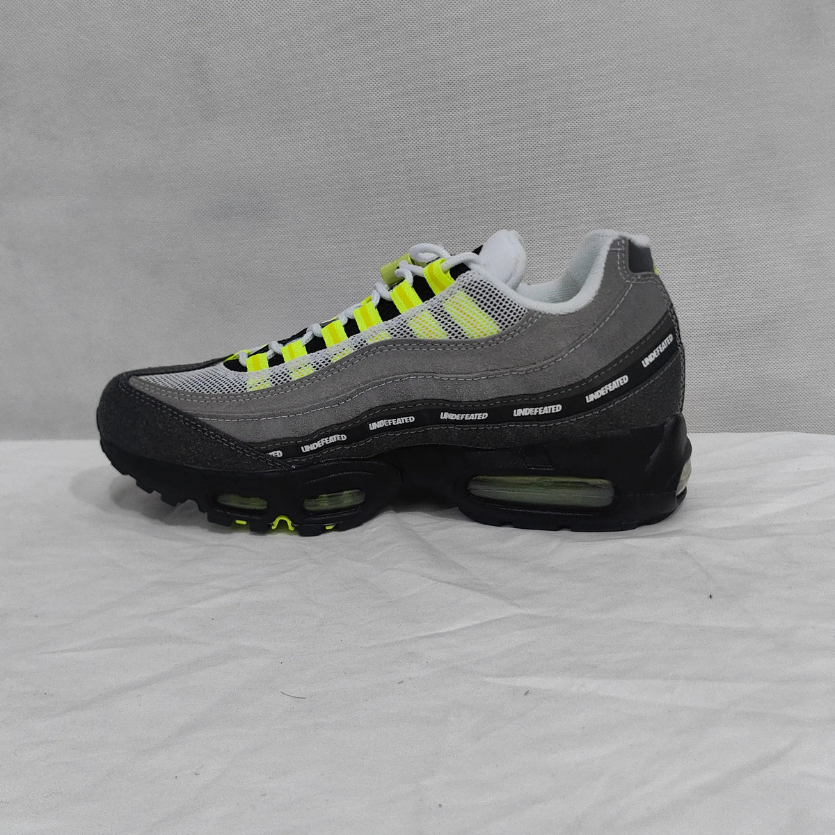 Undefeated x AM 95 Geo NYC Neon Shoes Sneakers - nk0004982 image 4
