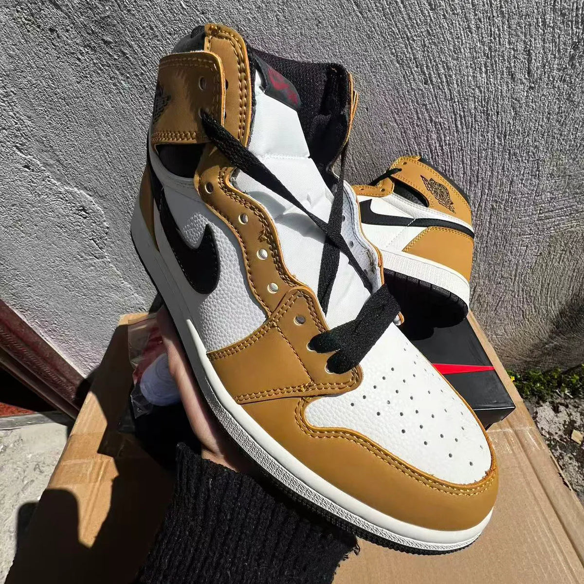 AJ 1 Retro High OG 'Rookie of the Year' Shoes Sneakers – nk0005360 image 3