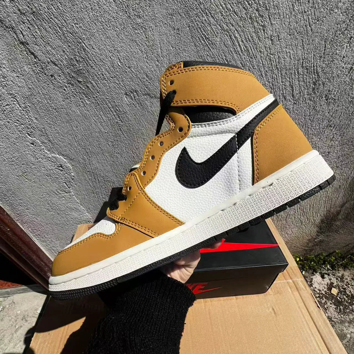 AJ 1 Retro High OG 'Rookie of the Year' Shoes Sneakers – nk0005360 image 6