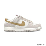 Dunk Low SE WMNS Sail / Light Orewood Brown Shoes Sneakers - nk0005382 image 0