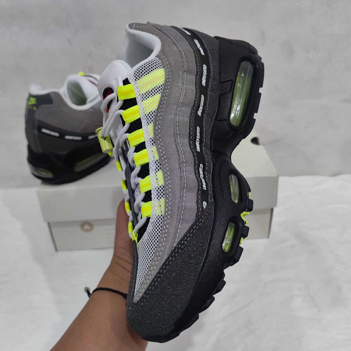 Undefeated x AM 95 Geo NYC Neon Shoes Sneakers - nk0004982 image 10