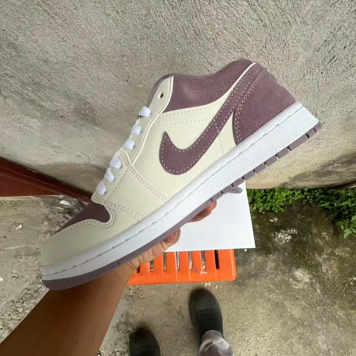 Air Jordan 1 Low "Swan" Shoes Sneakers – nk0005539