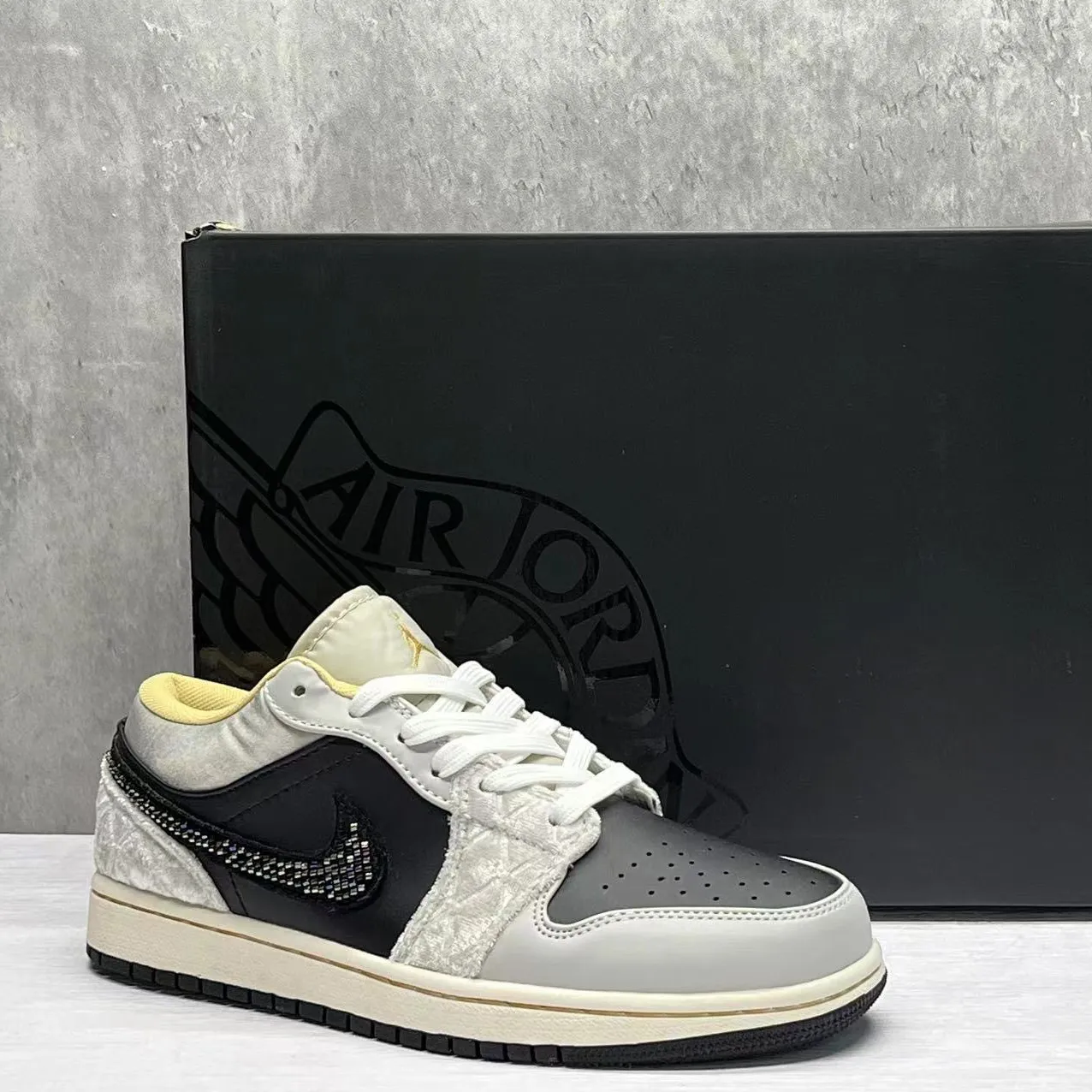 AJ 1 Low Beaded Swoosh Shoes Sneakers - nk0002543 - Image 11