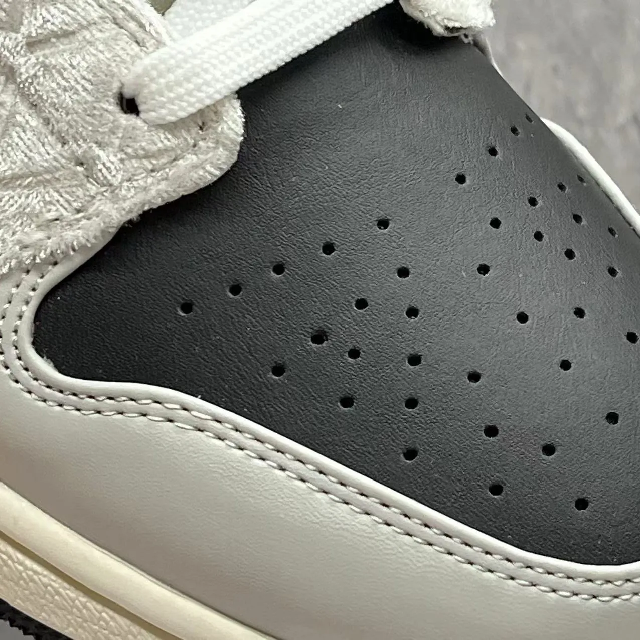 AJ 1 Low Beaded Swoosh Shoes Sneakers - nk0002543 - Image 12