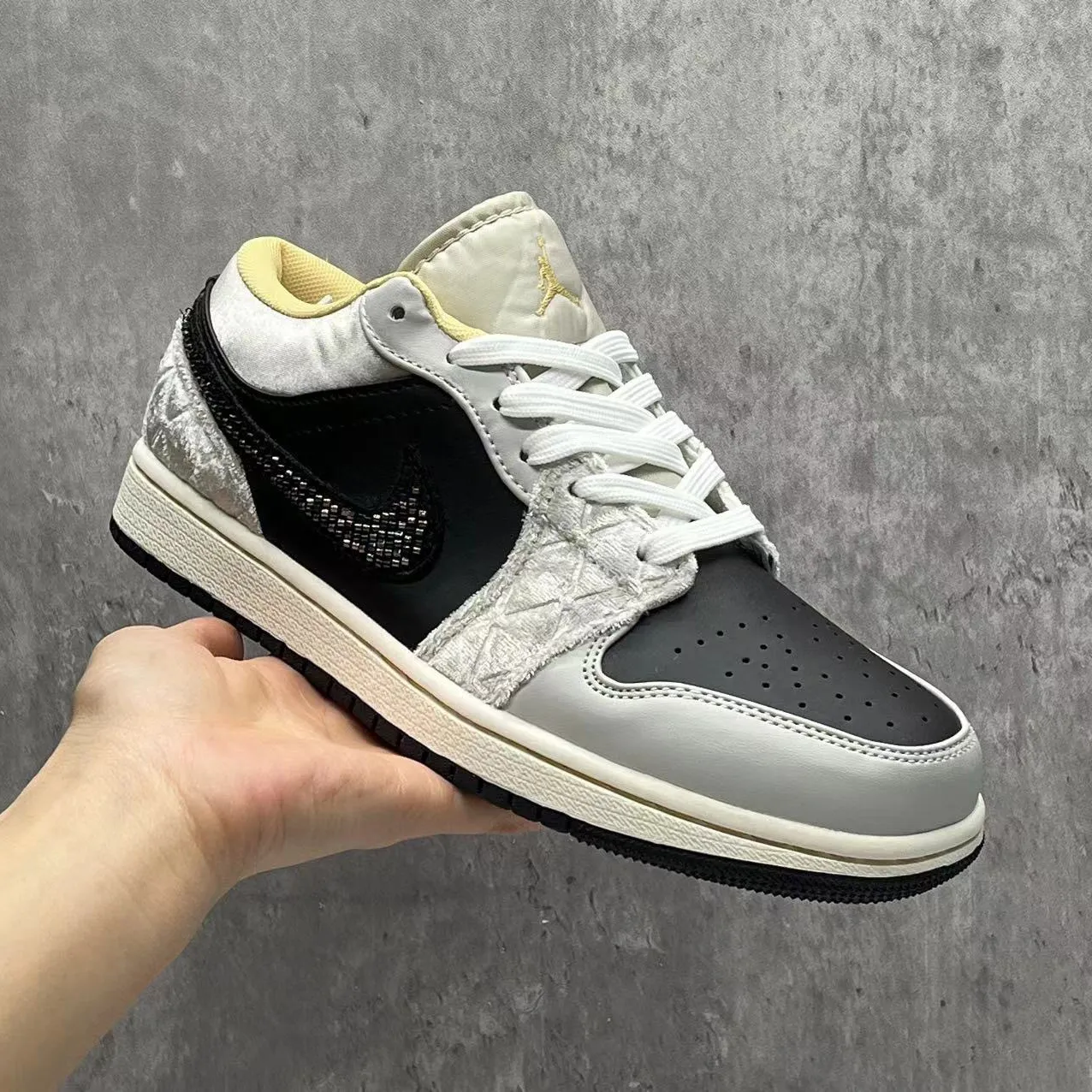 AJ 1 Low Beaded Swoosh Shoes Sneakers - nk0002543 - Image 6