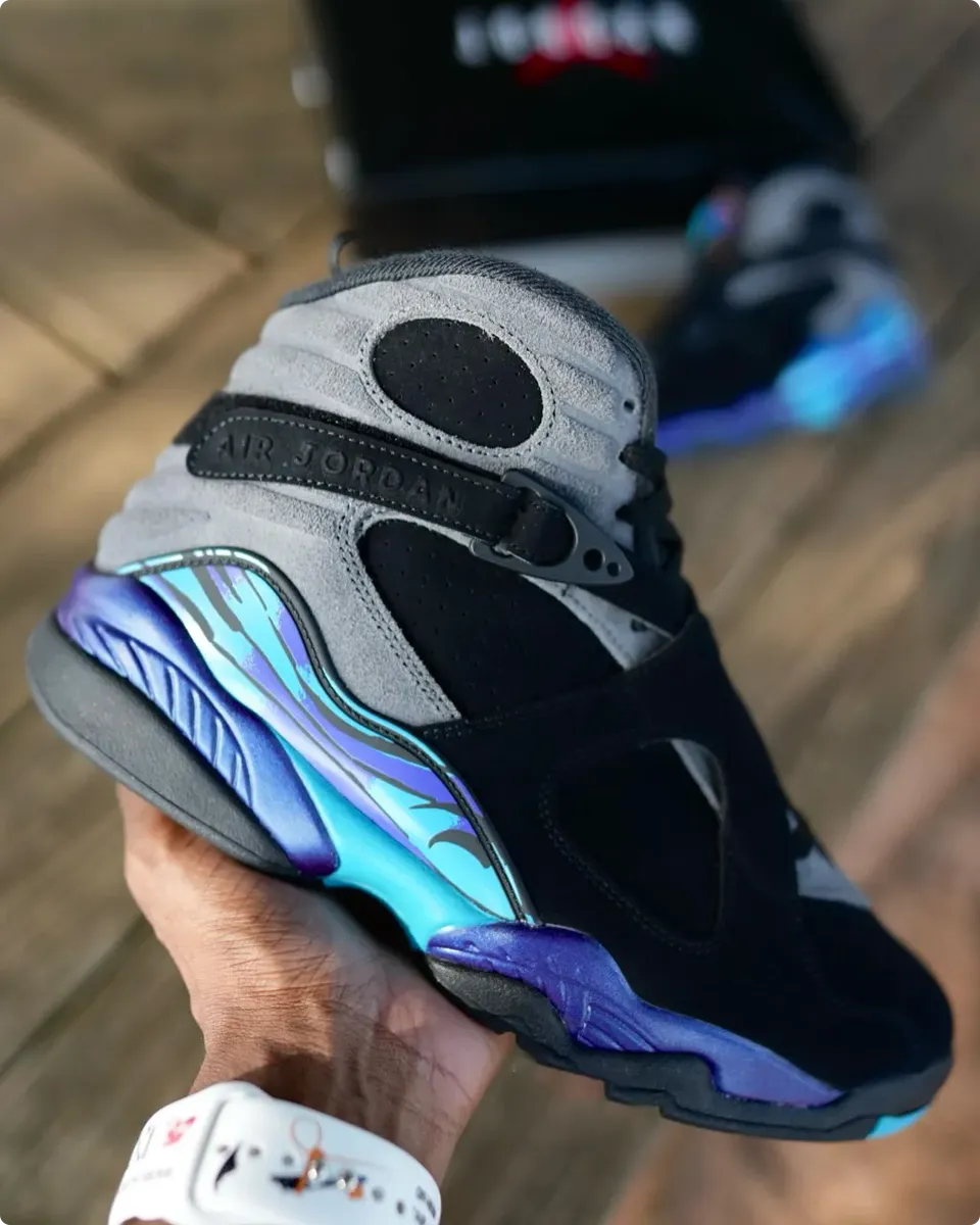 AJ 8 Aqua