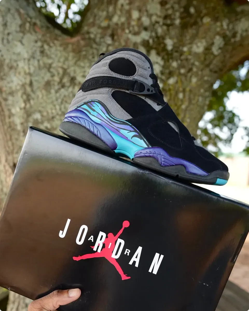 AJ 8 Aqua