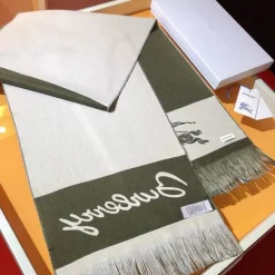 Alternative view of BUR Scarf  - BUR0030