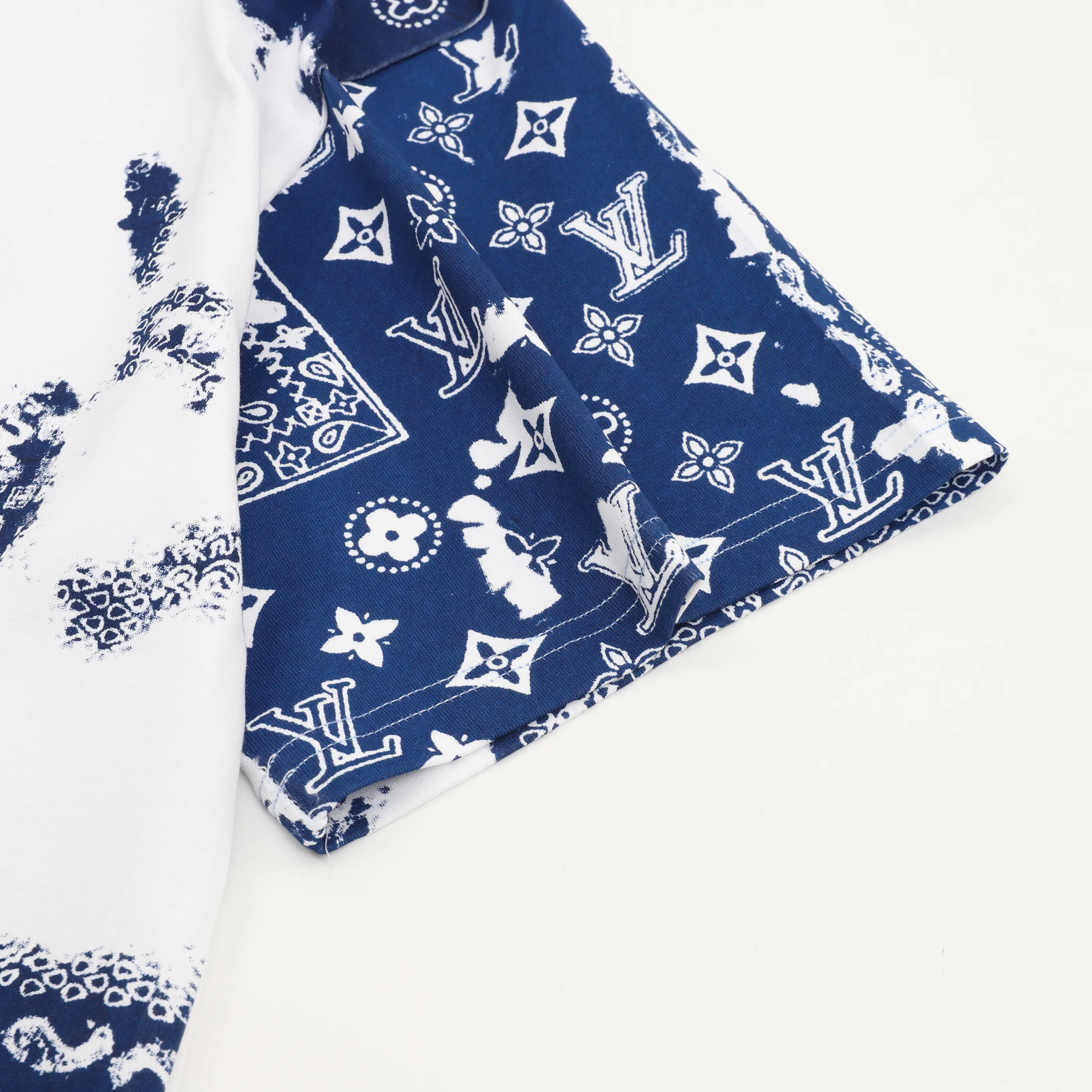 LV Graphic Cotton T-Shirt - LV0014 - Image 6